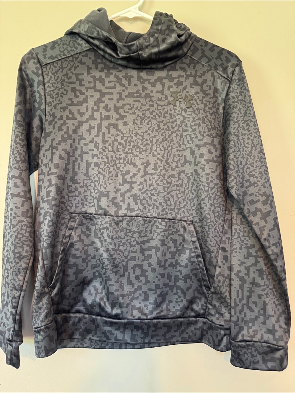 Under Armour Gray Pixel Camo Performance Hoodie NWOT YL